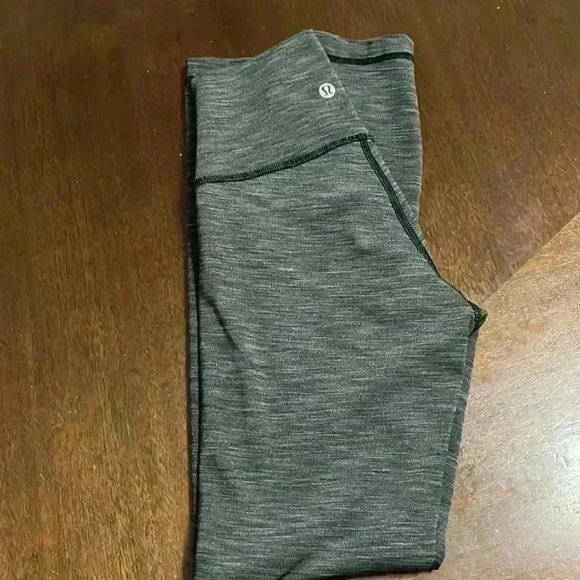Lululemon, Aling, high rise, yoga legging - Picture 3 of 8